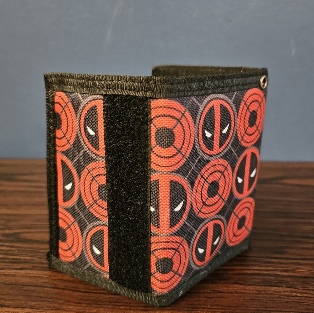 New DEADPOOL trifold Wallet - Picture 2 of 4